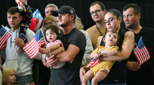 Governo Trump estabelece teto de 17.500 refugiados para 2027 e informa ao Congresso que as vagas serão destinadas principalmente a africâneres da África do Sul.