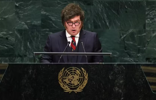 Javier Milei faz duras críticas à ONU, fala em “casta de parasitas”, reivindica as Malvinas e rejeita controle estatal preventivo da inteligência artificial.