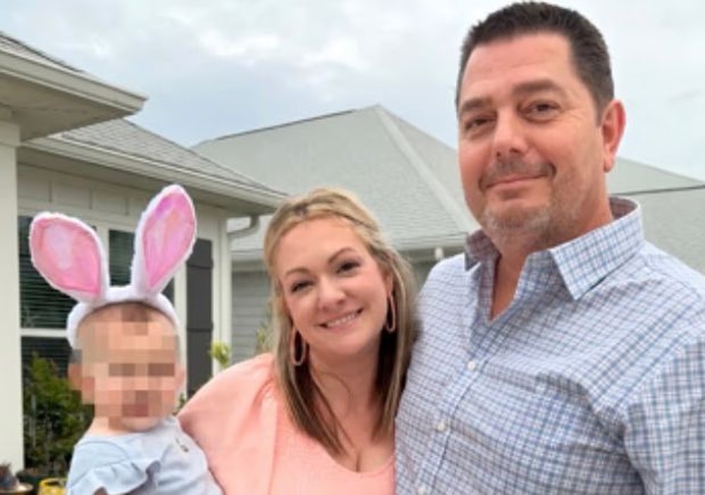 Natalie e Joshua Strong processam a Brown Fertility em Jacksonville após descobrirem por tipo sanguíneo e teste de DNA que a filha nasceu de esperma de outro homem.