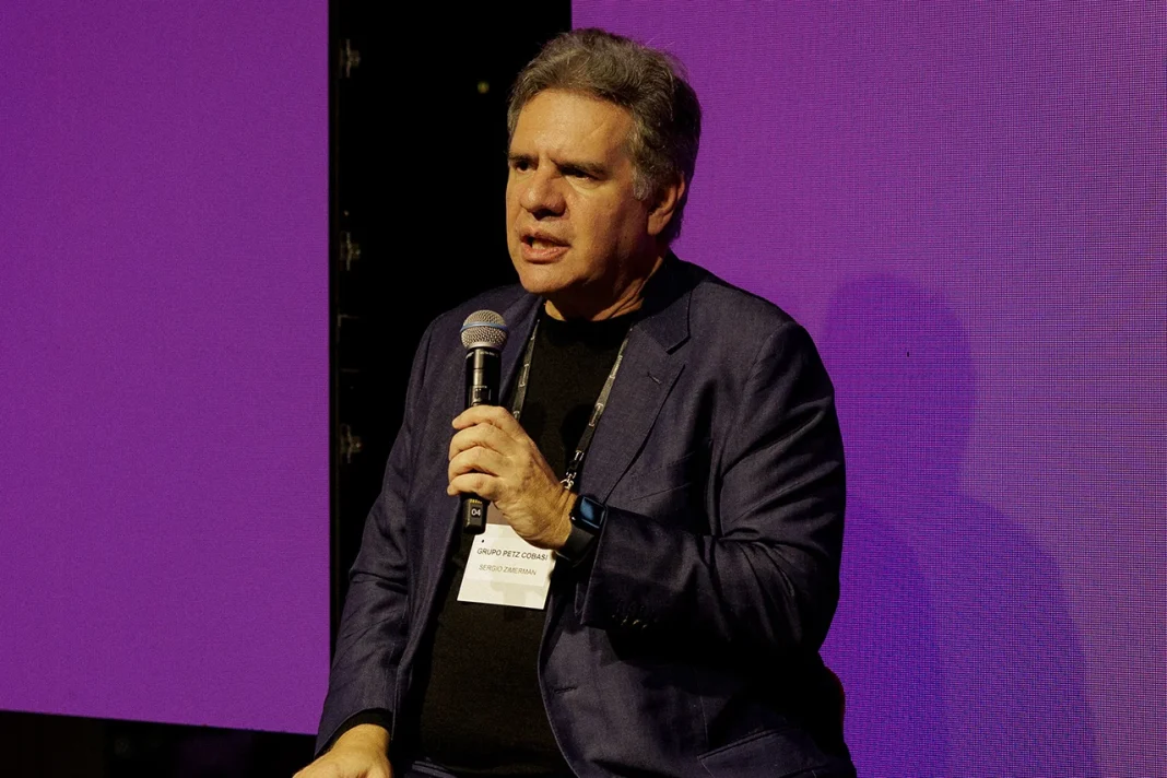 Sergio Zimerman, fundador da Petz, defende protestos de rua contra a 'sem-vergonhice' caso as investigações de mensagens entre Daniel Vorcaro e Alexandre de Moraes acabem anuladas.